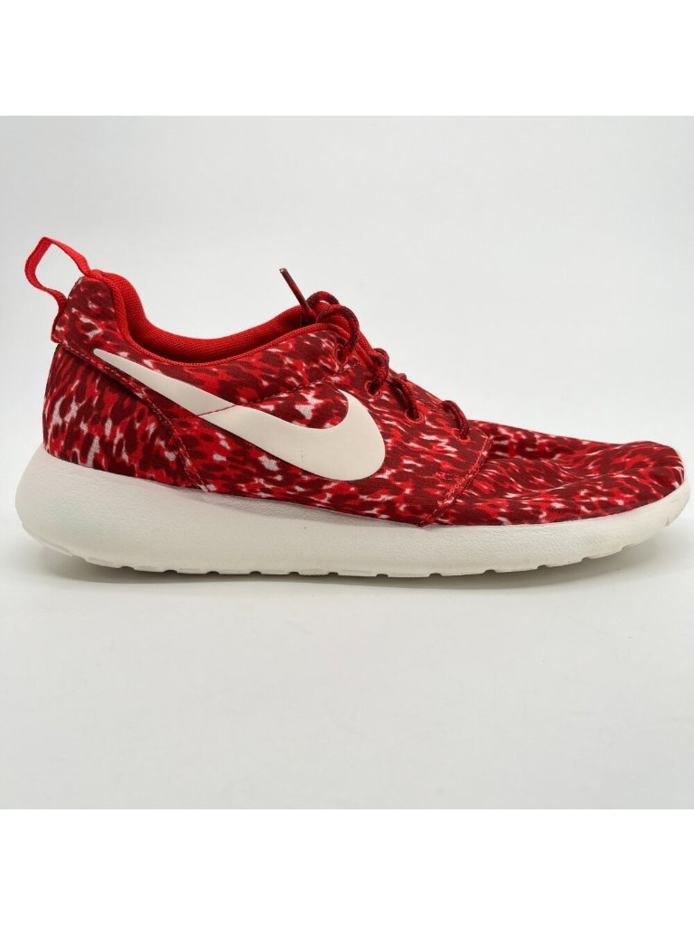 Nike Roshe One Womens Size 7 Red Black Athletic Running Walking Shoes Sneakers